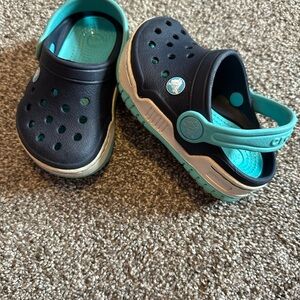 Little Kids Navy and Teal Crocs